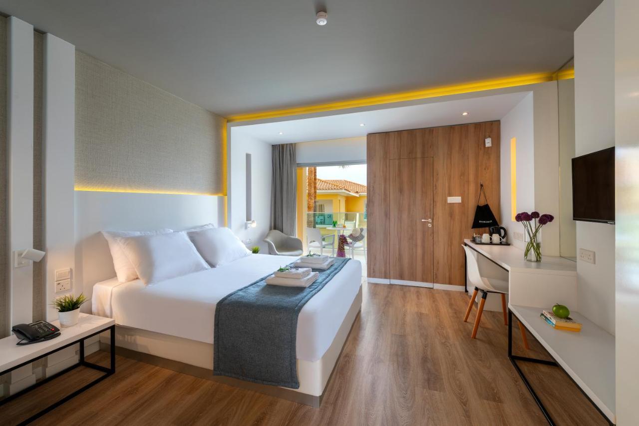 Double Room with Balcony,1031405794:JPEG