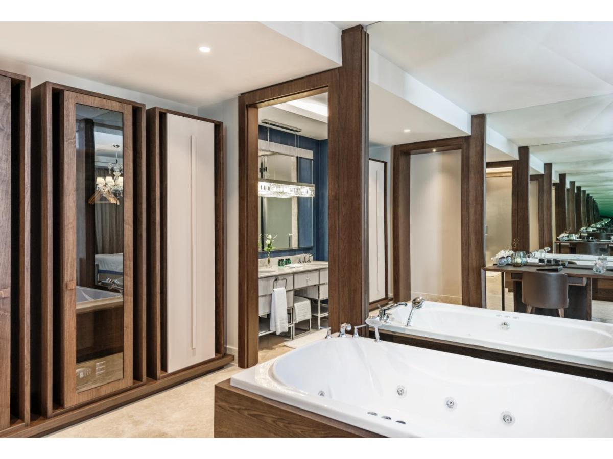 King Suite with Sea View