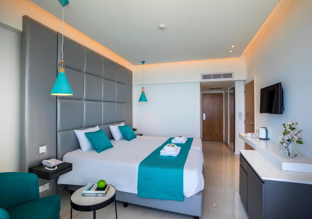 Standard Double or Twin Room with Side Sea View