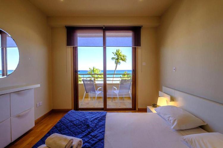 Two-Bedroom Apartment Sea View