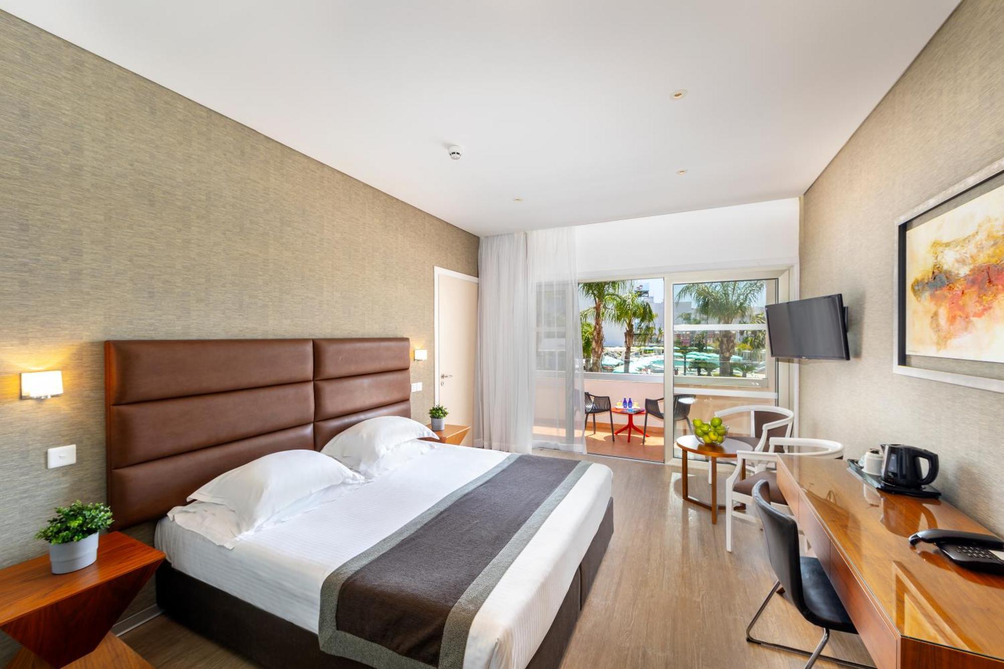 Garden Suite Pool Front,1516320415:JPEG