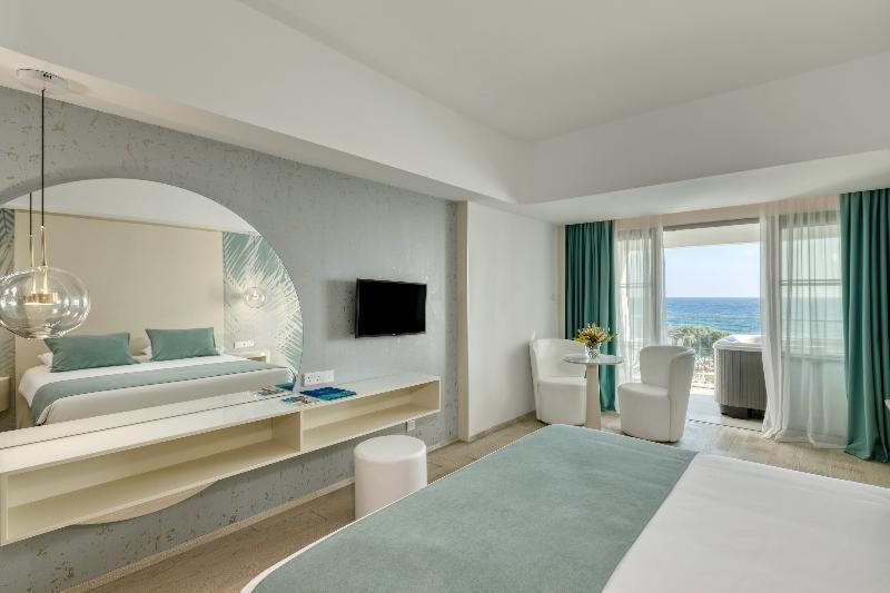 Junior Suite met Uitzicht op Zee en Eigen Hot Tub Buiten