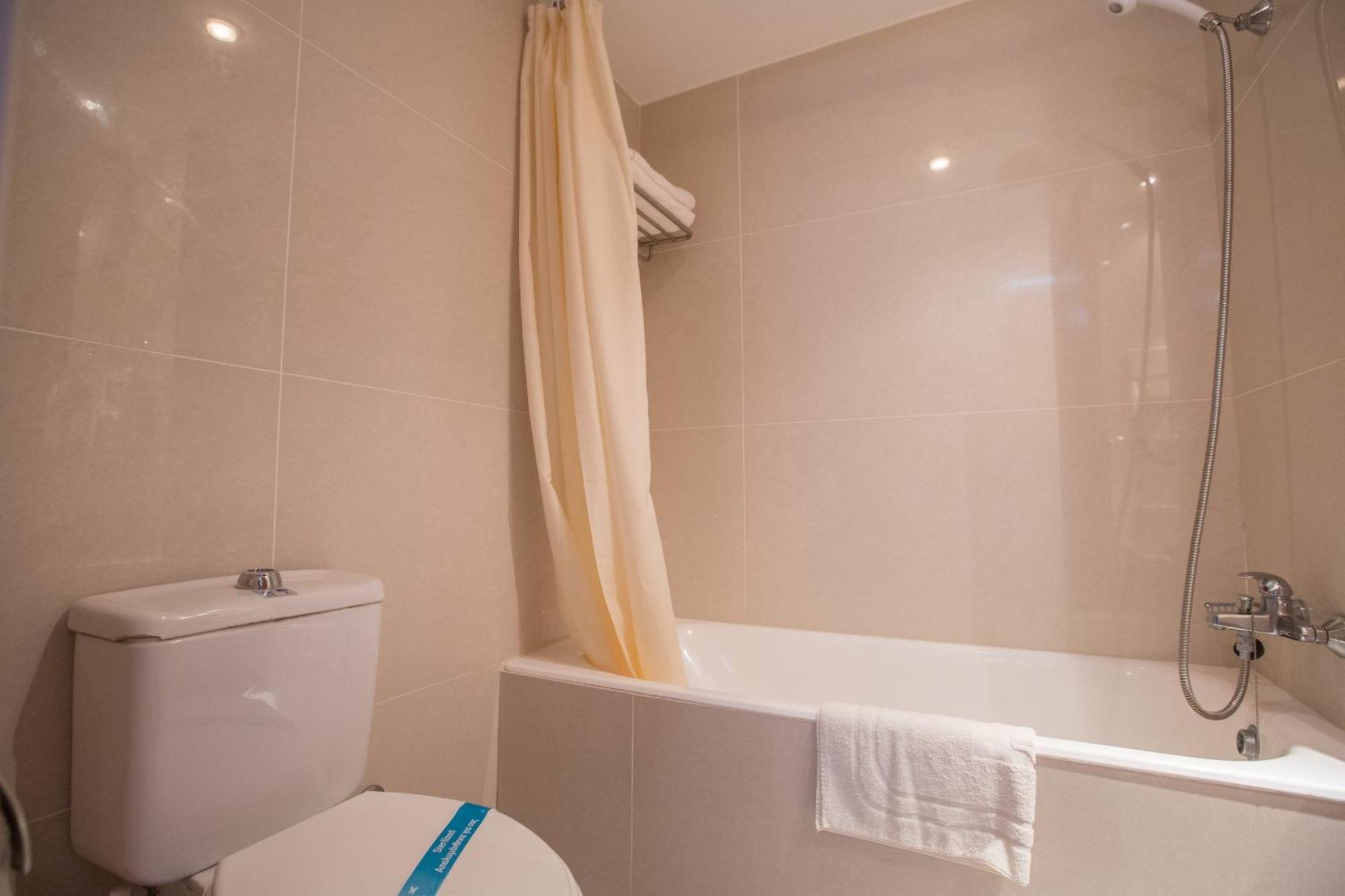 Standard Doppel- oder Zweibettzimmer mit Poolblick