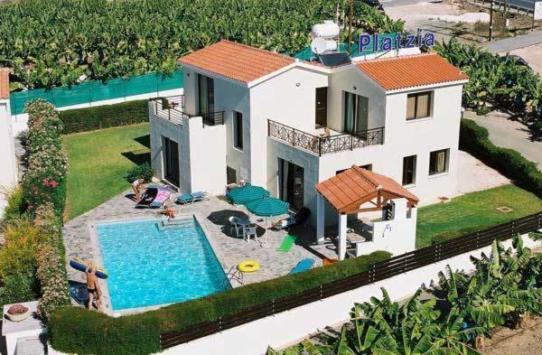 Four-Bedroom Villa with Private Pool & Sea View