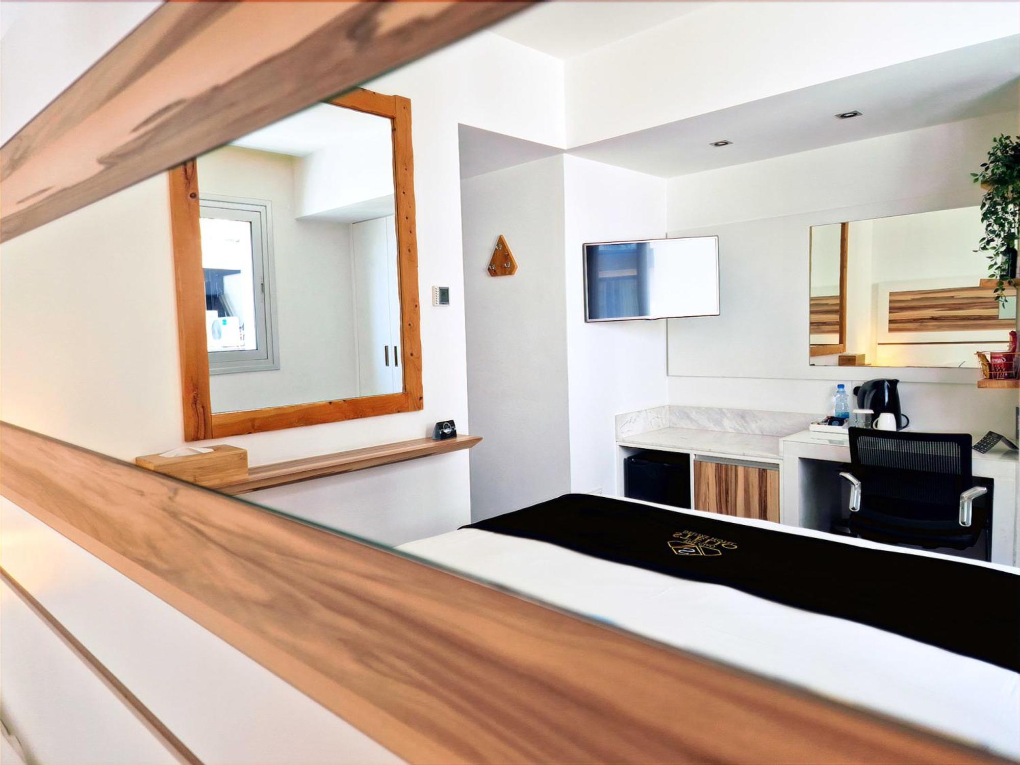 Single Room Inland View No Balcony