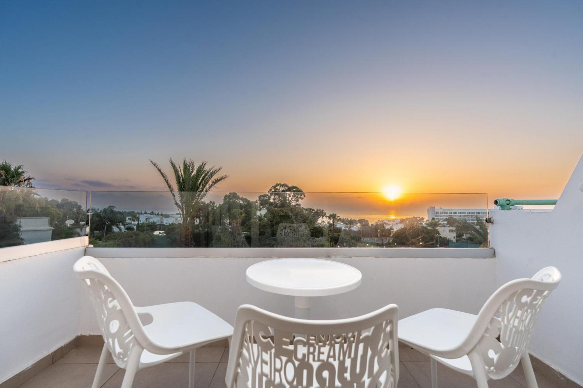 Twin Room with Sea View,1690937191:JPEG