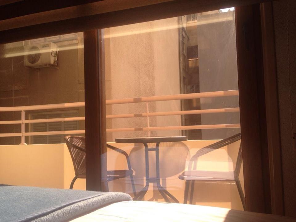 Deluxe Studio