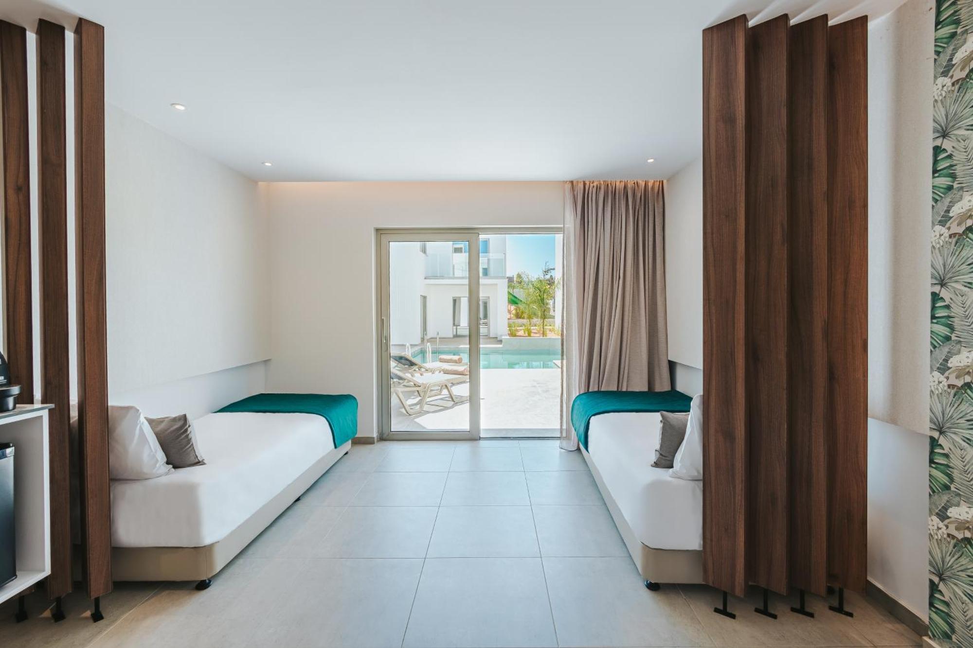 Family Room Swim Up