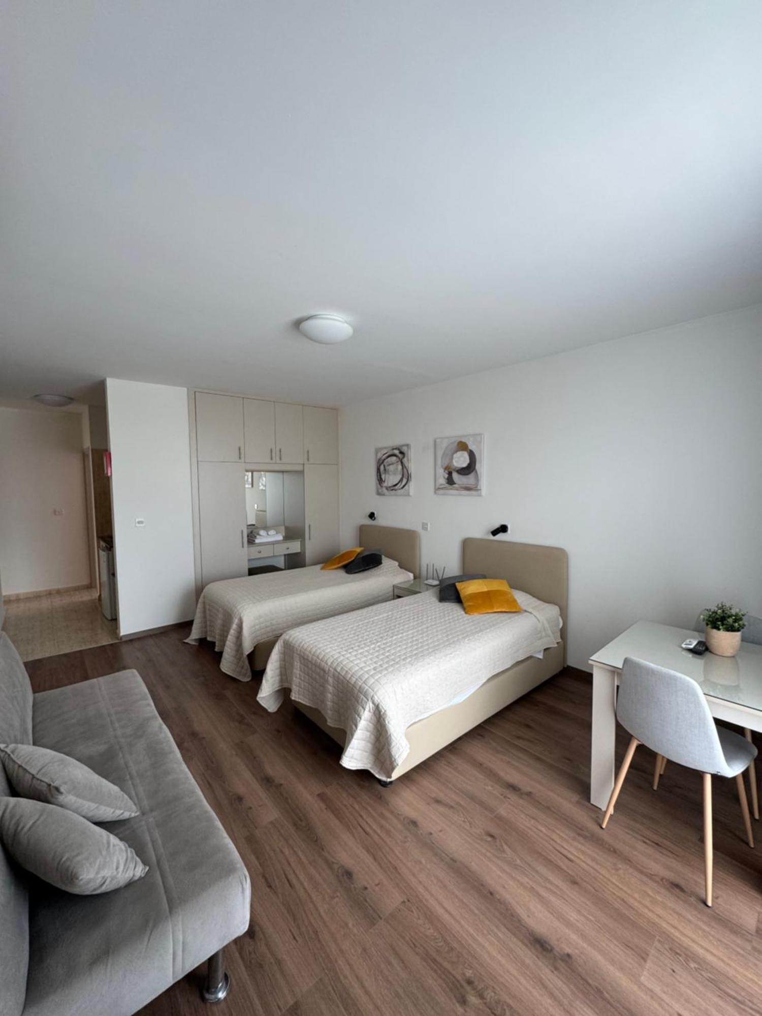 Standard Studio,1645010756:JPEG