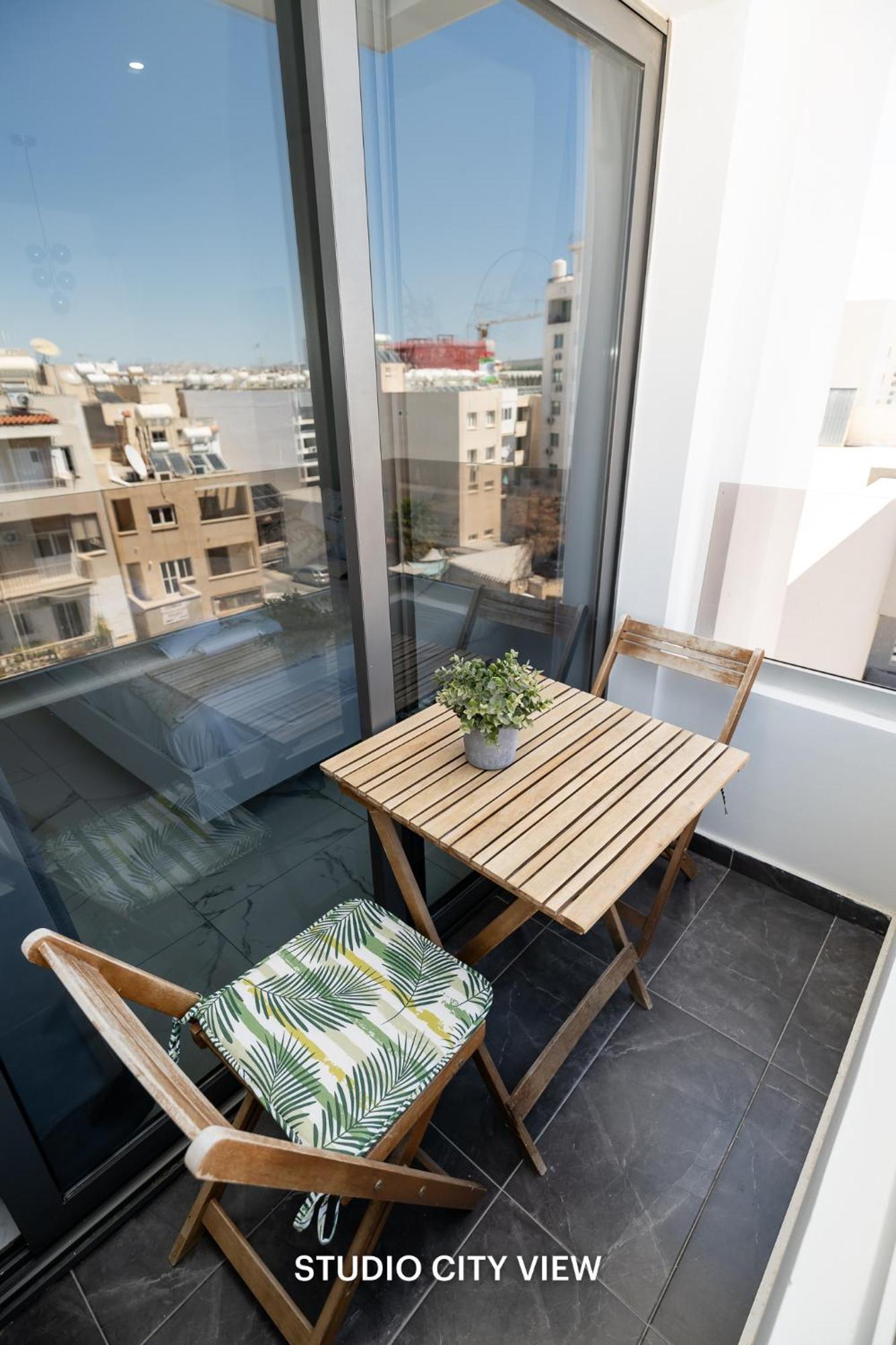 Studio Apartment with City View,1662427895:JPEG