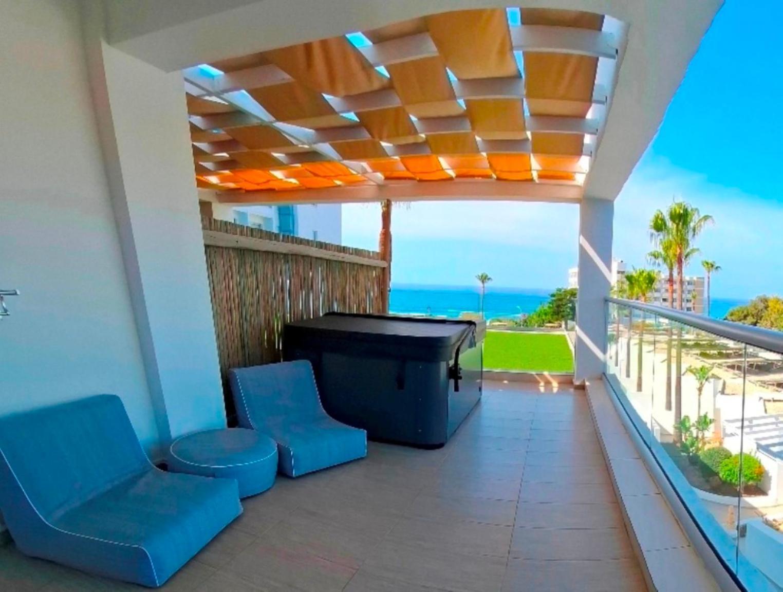 Junior Suite Balcony & Hot Tub