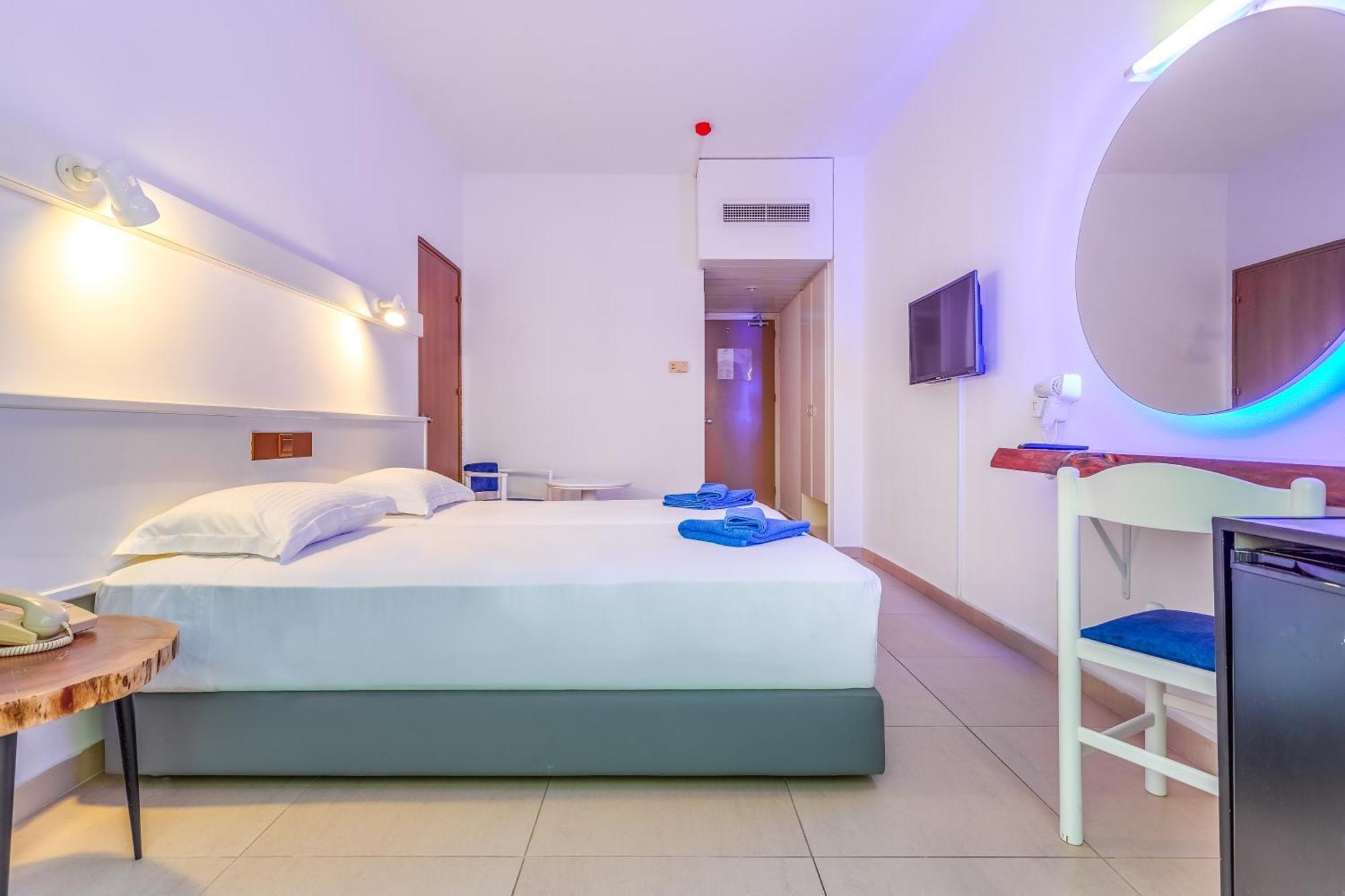 Twin Room with Side Sea View,1690937223:JPEG