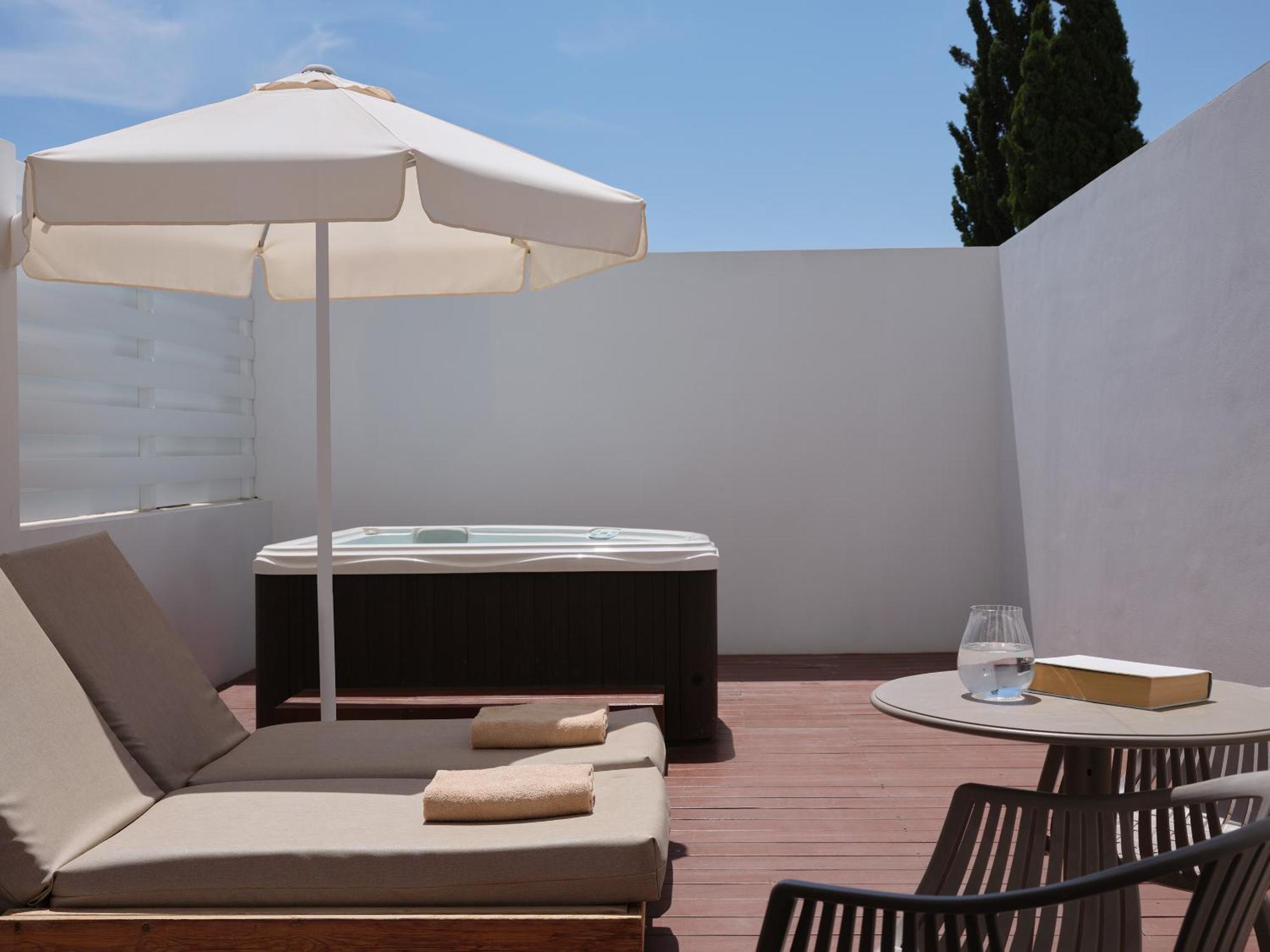 Superior Room Inland View with Outdoor Whirlpool