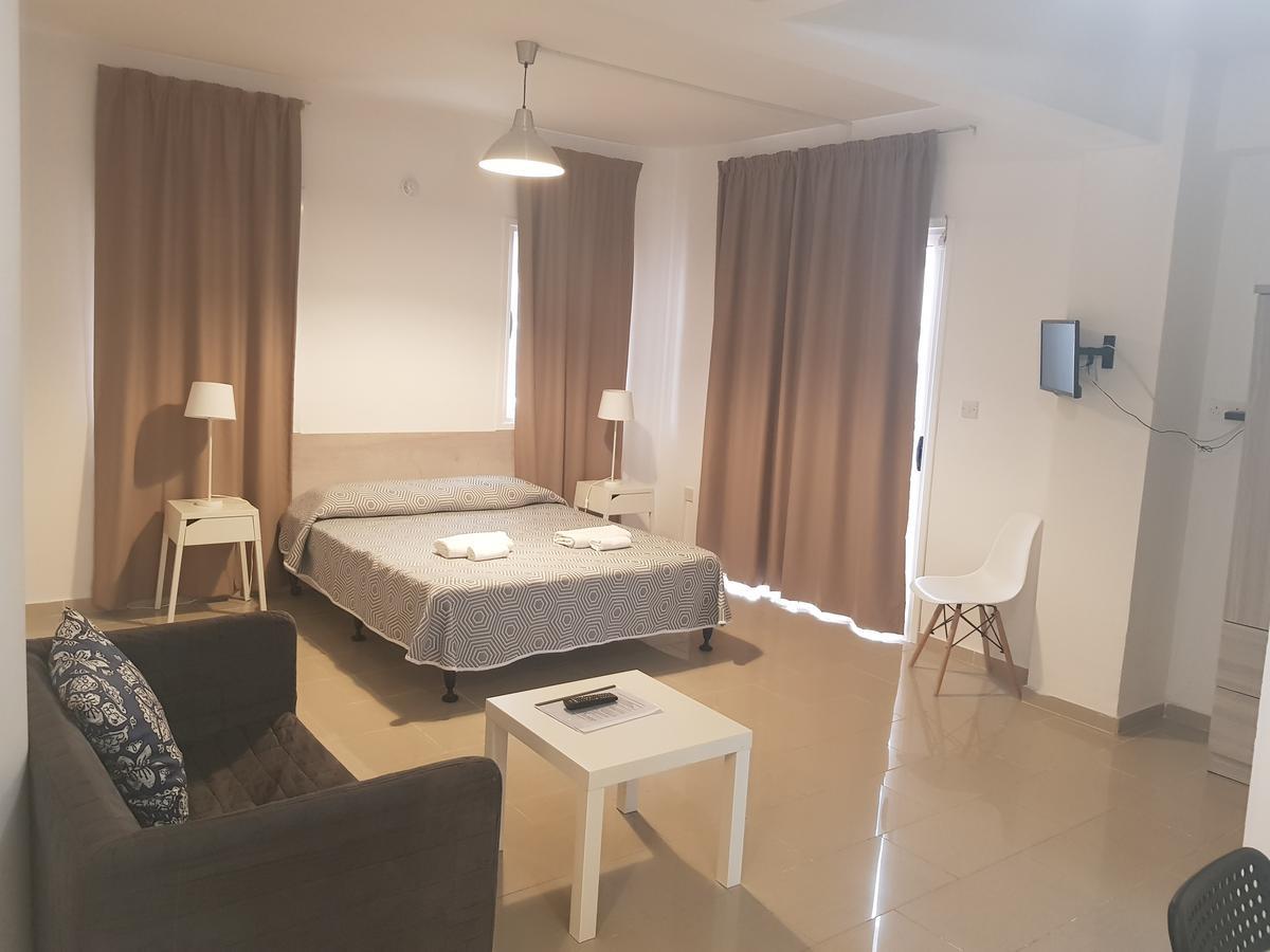 Deluxe Studio,549339387:JPEG