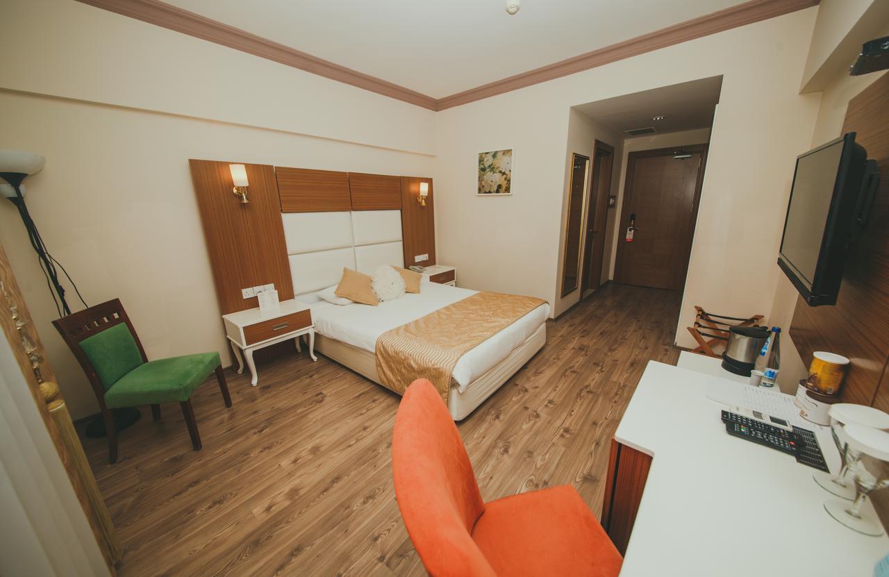 Double or Twin Room with Private Bathroom
