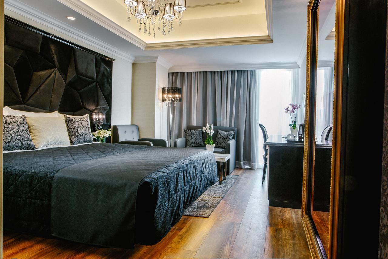 Deluxe Suite Spa Bath