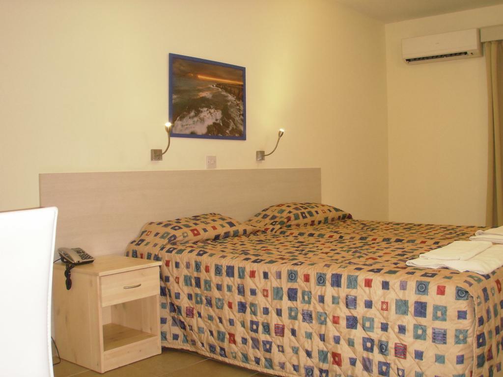 Deluxe Studio