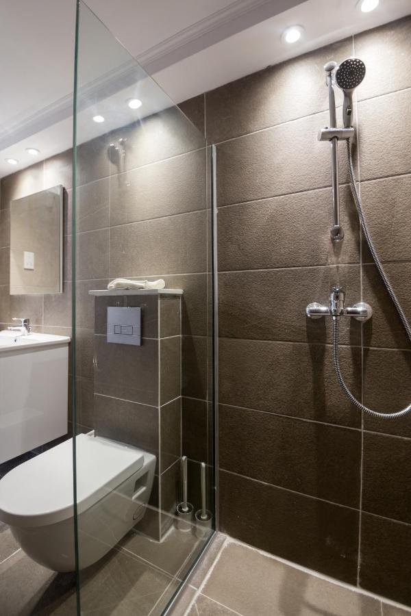 Deluxe Two-Bedroom Apartment