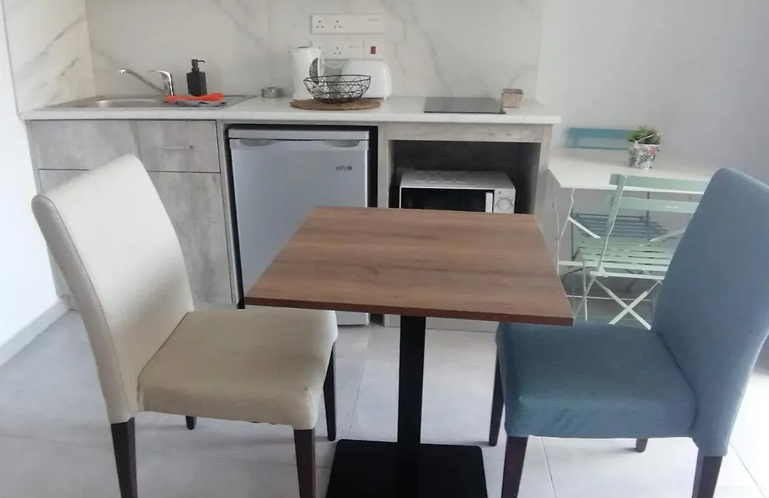 Ellenapa Apts & Studios-1