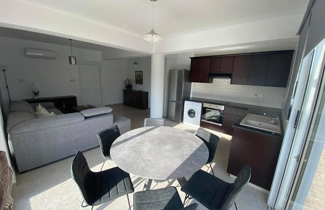 Cosy Apartment In Kato Paphos With Pool Access-1
