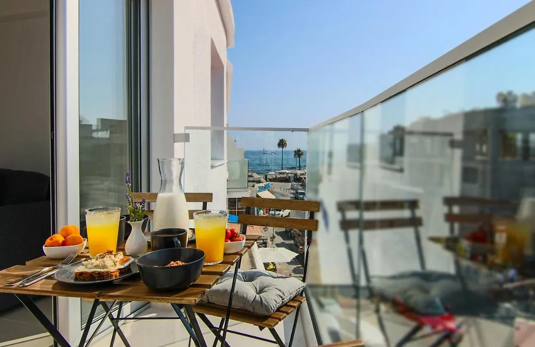 Phaedrus Living: Seaside Luxury Flat Lighthouse 65-1