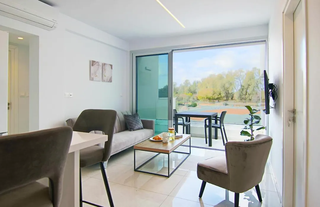 Phaedrus Living - Seaside Executive Flat Harbour 208-1