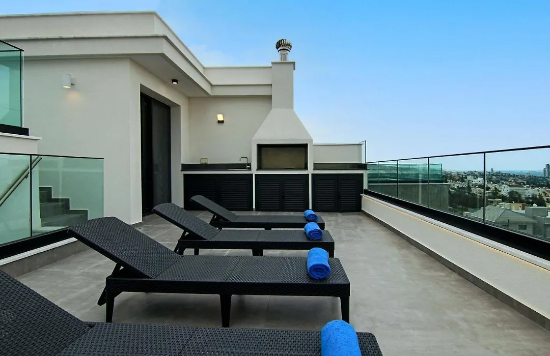 Phaedrus Living: Sea View Anna Residence 301-1