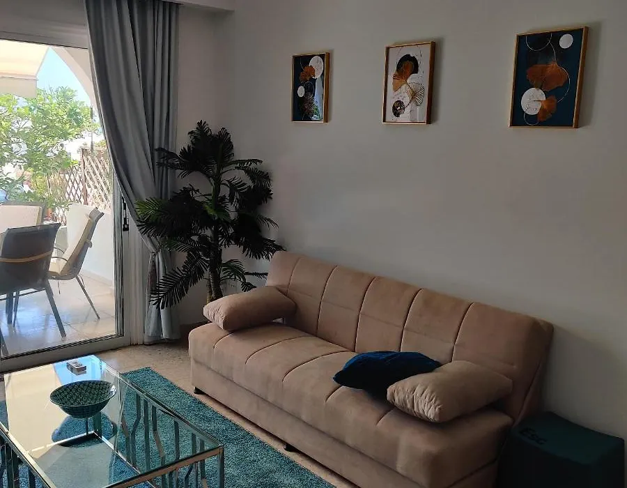Lovely 1-Bedroom Unit @ Fabulous Location-1