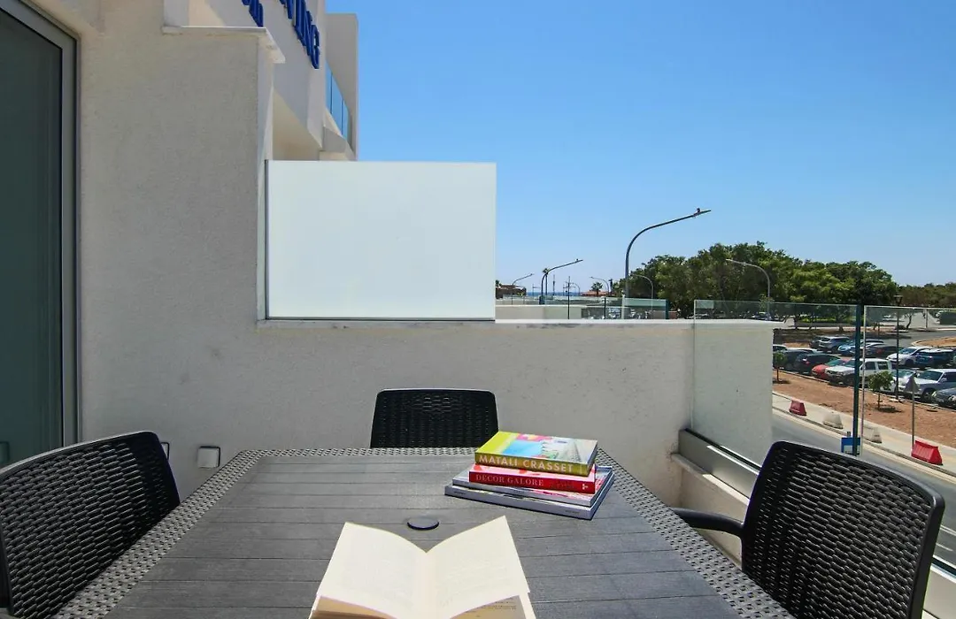 Phaedrus Living - Seaside Luxury Flat Harbour 104-1