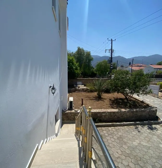 Muhtesem Manzarali Lueks Villa Catalkoy Kyrenia-1