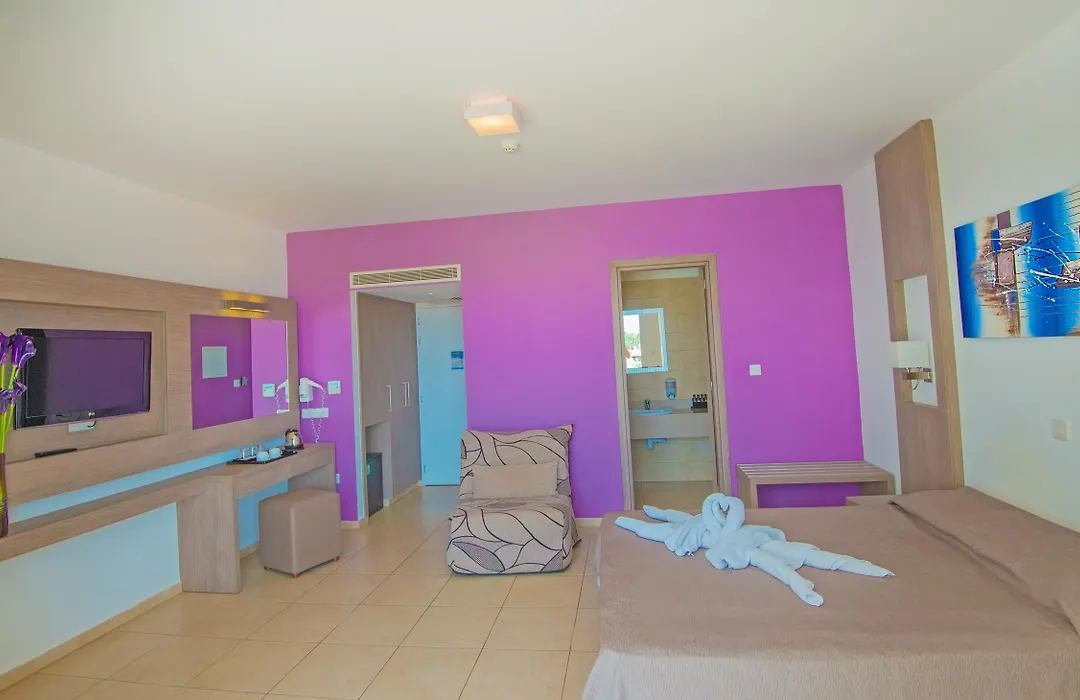 New Famagusta Hotel & Suites-1