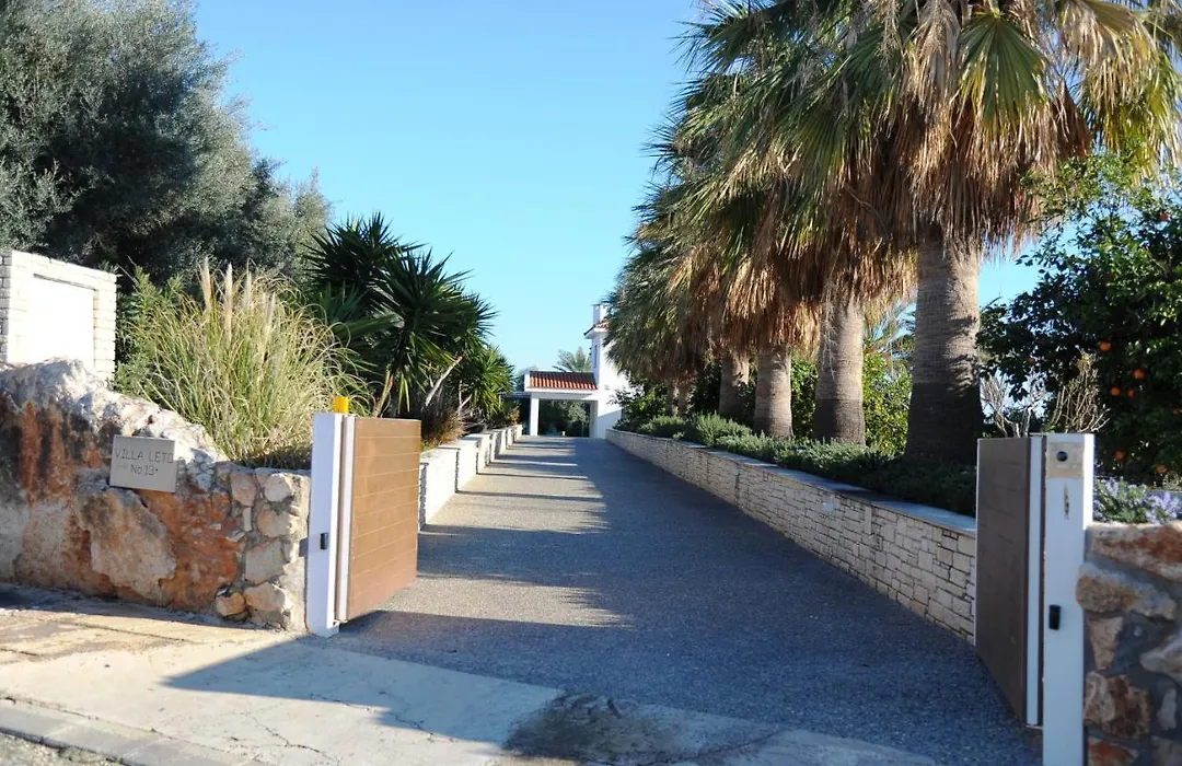 Holiday 6 Bedroom Luxury Villa-1