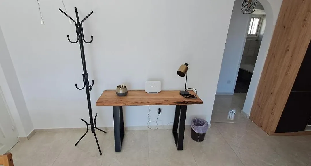 Renovated 2 Bedroom Apartment In Light House Beach-1