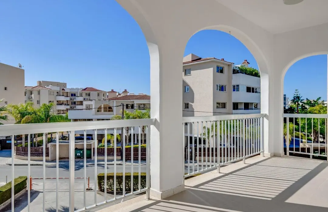 Sanders Sun City - 3-Bdr Apt With Shared Pool-1