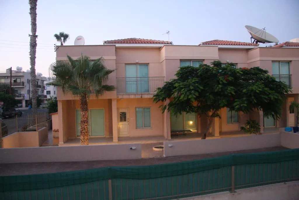 Theo'S Holiday Houses-1