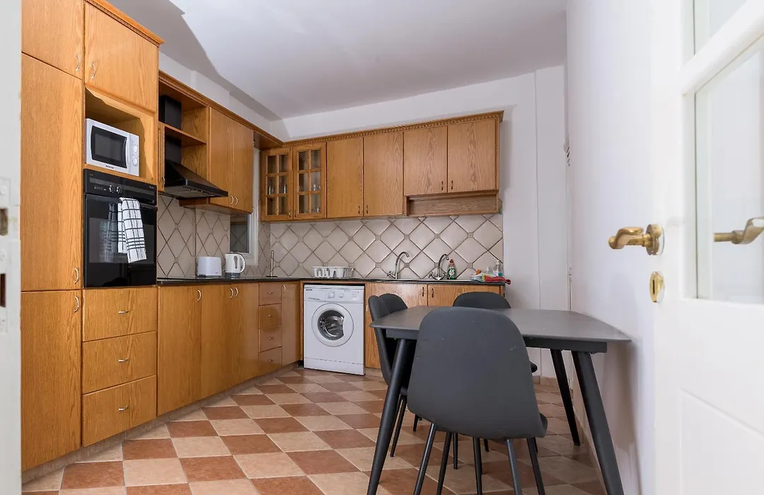 Maple Oak Apartment 102-1