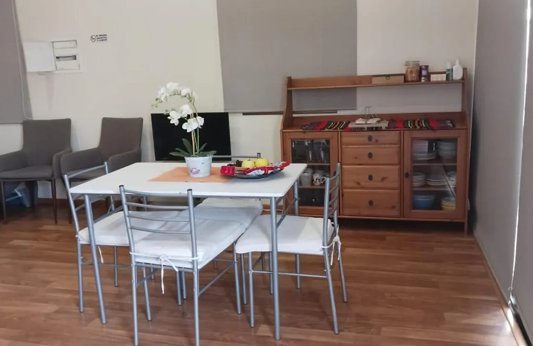 Extremely Comfy Apt With Spacious Private Terrace 10Min Walk To The Beach & In Town-1