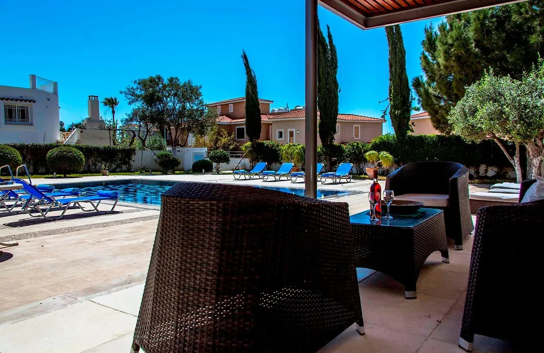 6 Bdr Villa With Tennis Court-1