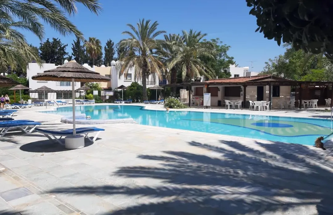 Paphos Gardens - 1Br Apt Near Pool, 5 Mins To Beach And Shops-1