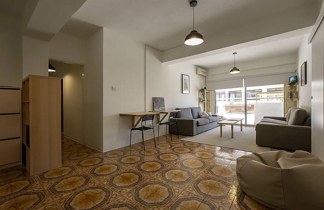 White Hostel-1