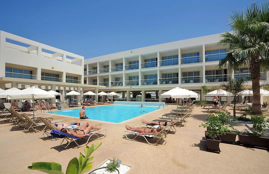 Nelia Gardens-1