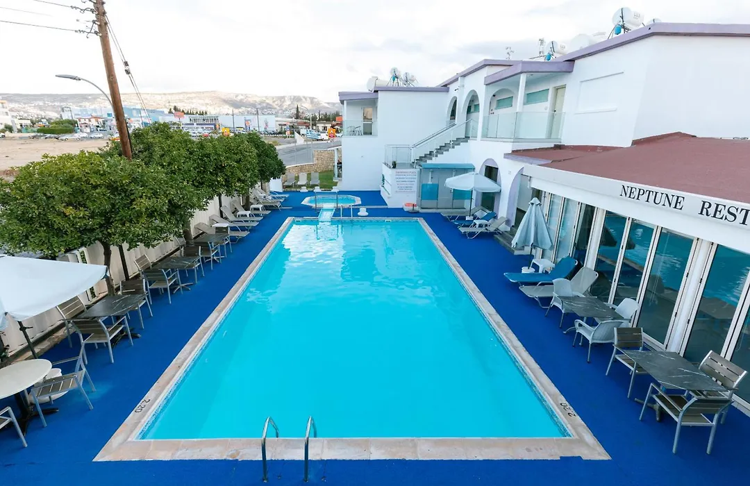 Neptune Hotel Apartments Paphos-1