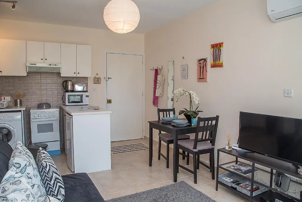 Paphos Love Hut Apartment-1