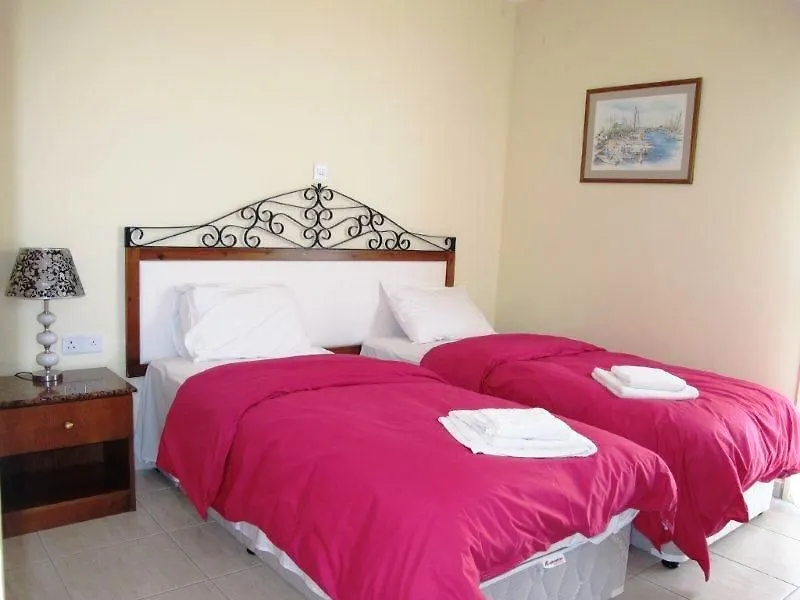 Mackenzie Beach Hotel & Aparment-1