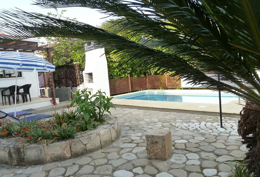 Hidden Cottage-1