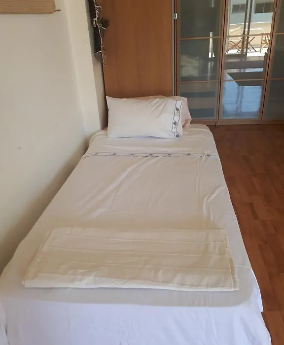 Studio Room Ensuite By The Beach, Entire Independent Unit-1
