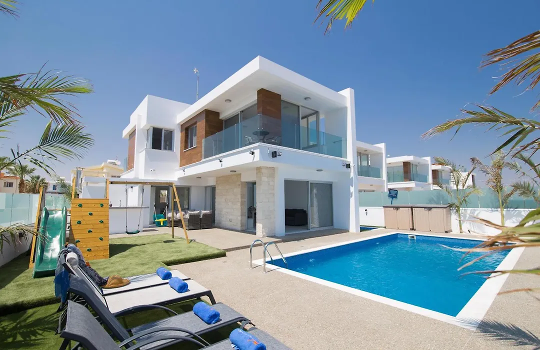 Villa Lynn Boutique Beachfront-1