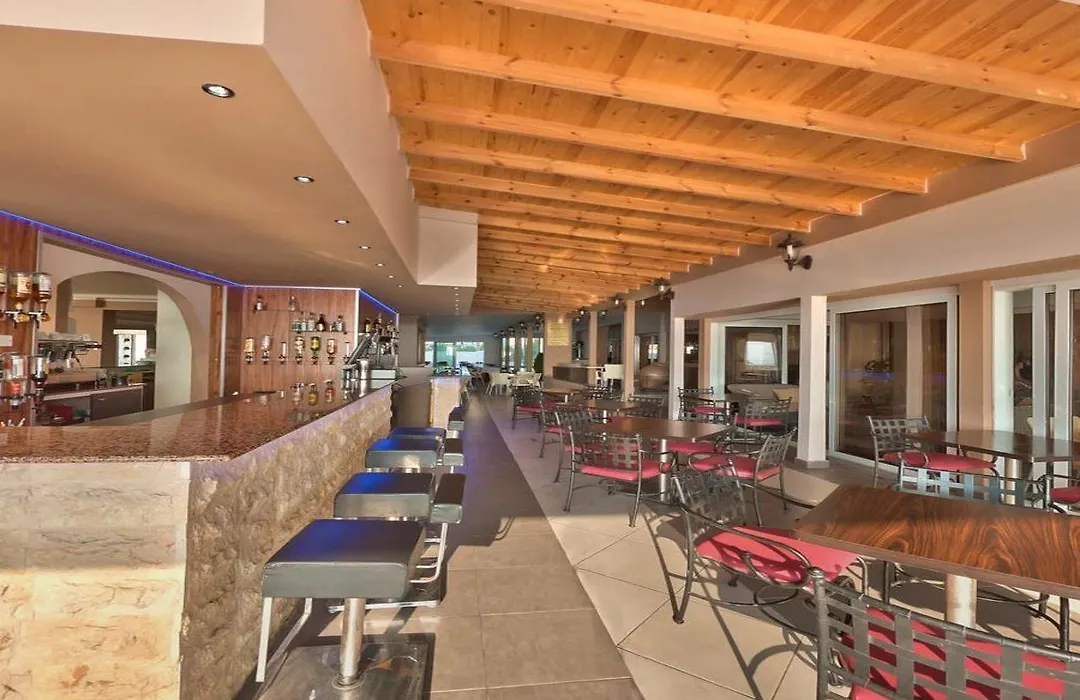 Mackenzie Beach Hotel-1