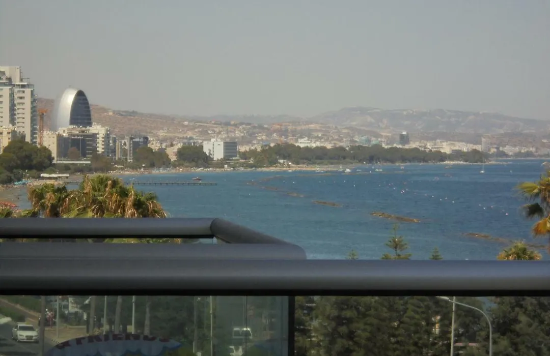 Kermia Court - Beach-Front, Modern 2 Bedroom -Sleeps 6-1