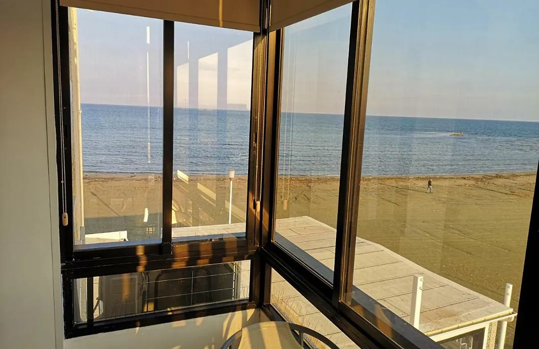 Bettys 1Br Seafront Apt-1